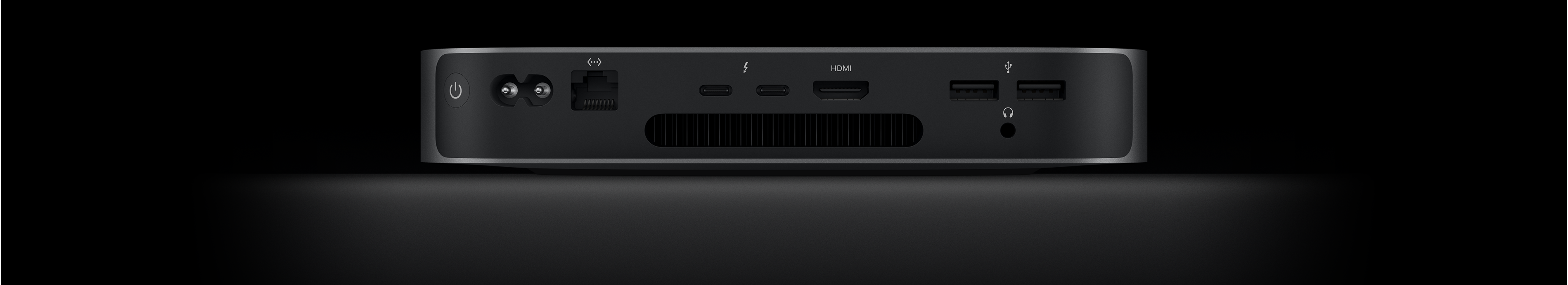 Πίσω όψη του Mac mini στην οποία φαίνονται οι δύο θύρες Thunderbolt 4, η θύρα HDMI, οι δύο θύρες USB-A, η υποδοχή ακουστικών, η θύρα Gigabit Ethernet, η θύρα τροφοδοσίας και το κουμπί τροφοδοσίας.